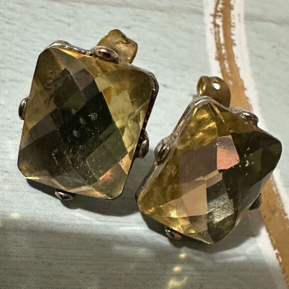 Vintage Faceted Yellow-Green Stud Earrings Gold Stud Earrings - Picture 10 of 17